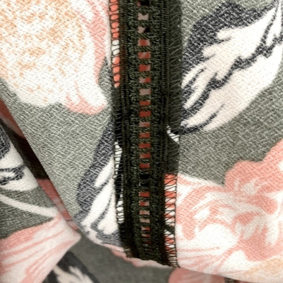 ROZ &‎ ALI AVOCADO GREEN  AND PEACH FLORAL TOP SIZE Large - Picture 4 of 6